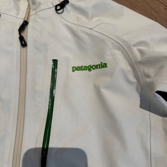 Patagonia Primo Womens S Gore-Tex Waterproof Jacket White W Hood Pockets $499 - Picture 2 of 5